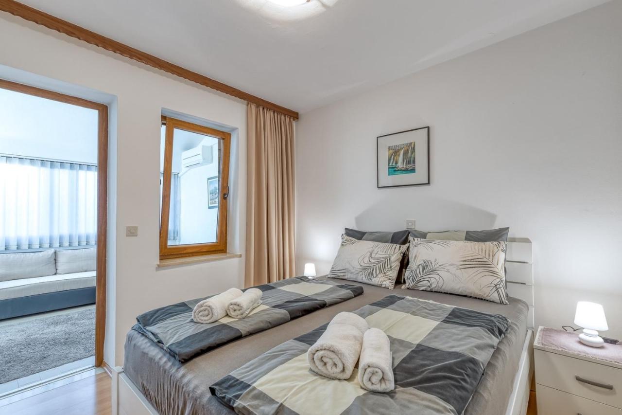 Apartment Lucijan Porec Exterior photo