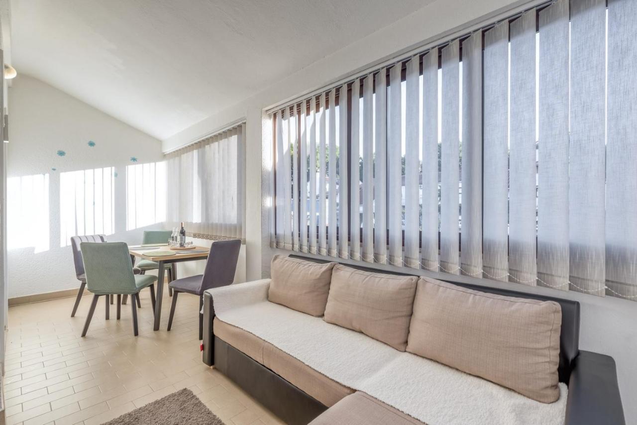 Apartment Lucijan Porec Exterior photo